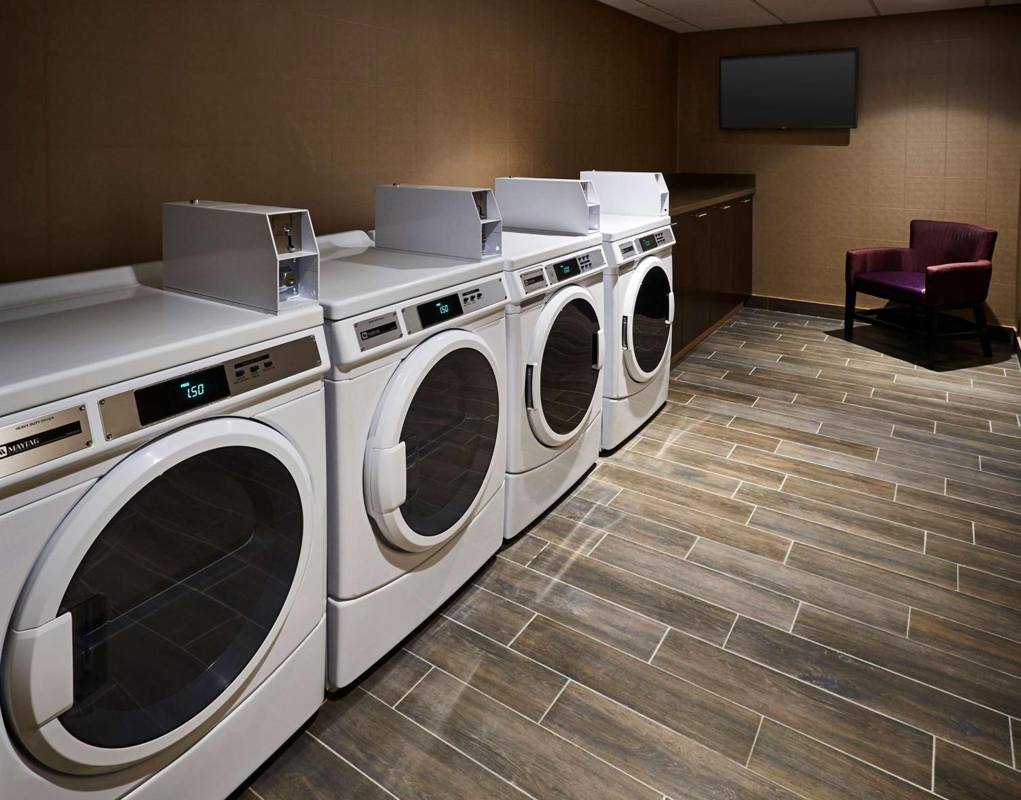 Hampton Inn By Hilton Timmins Bagian luar foto