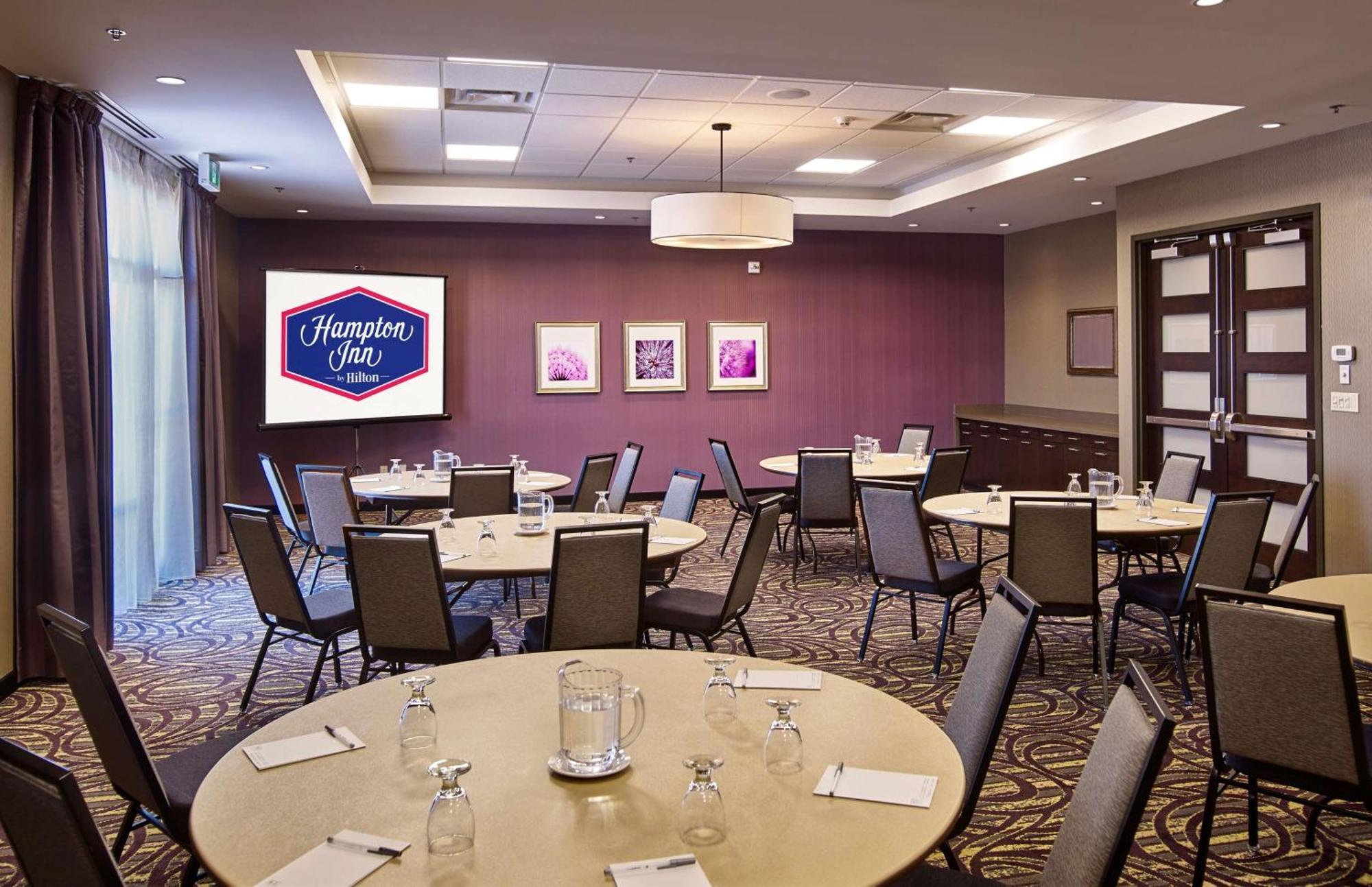 Hampton Inn By Hilton Timmins Bagian luar foto