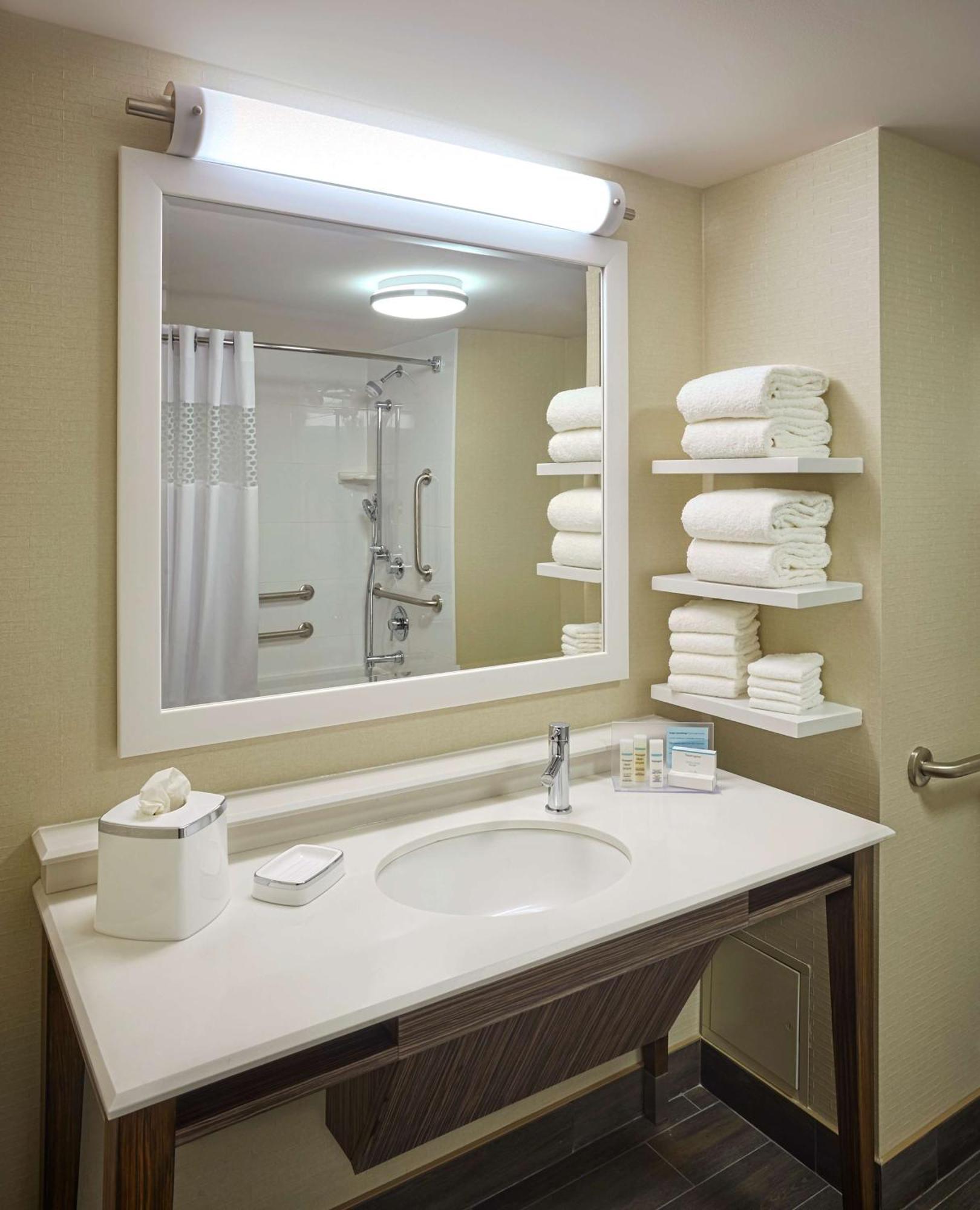 Hampton Inn By Hilton Timmins Bagian luar foto