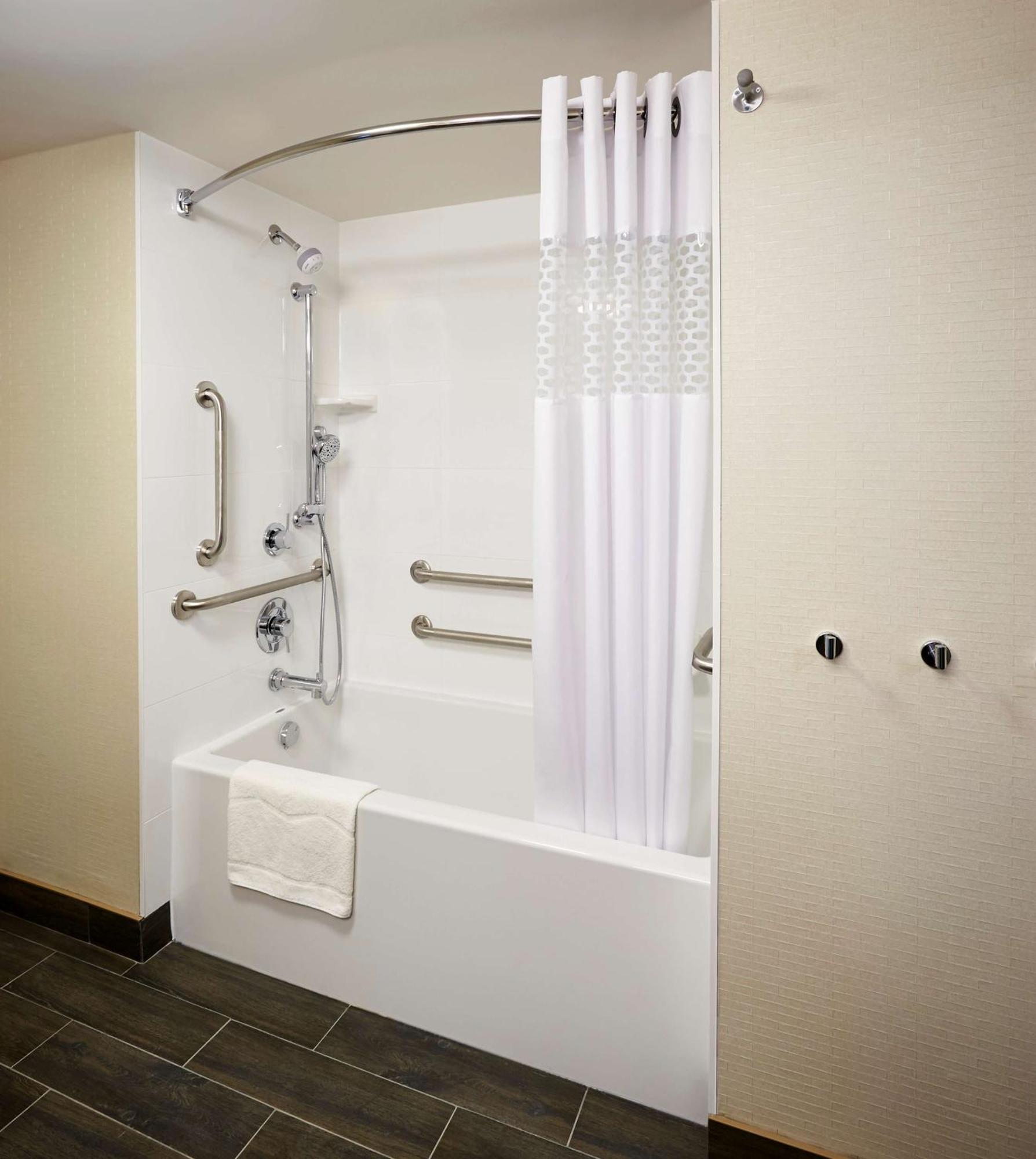 Hampton Inn By Hilton Timmins Bagian luar foto