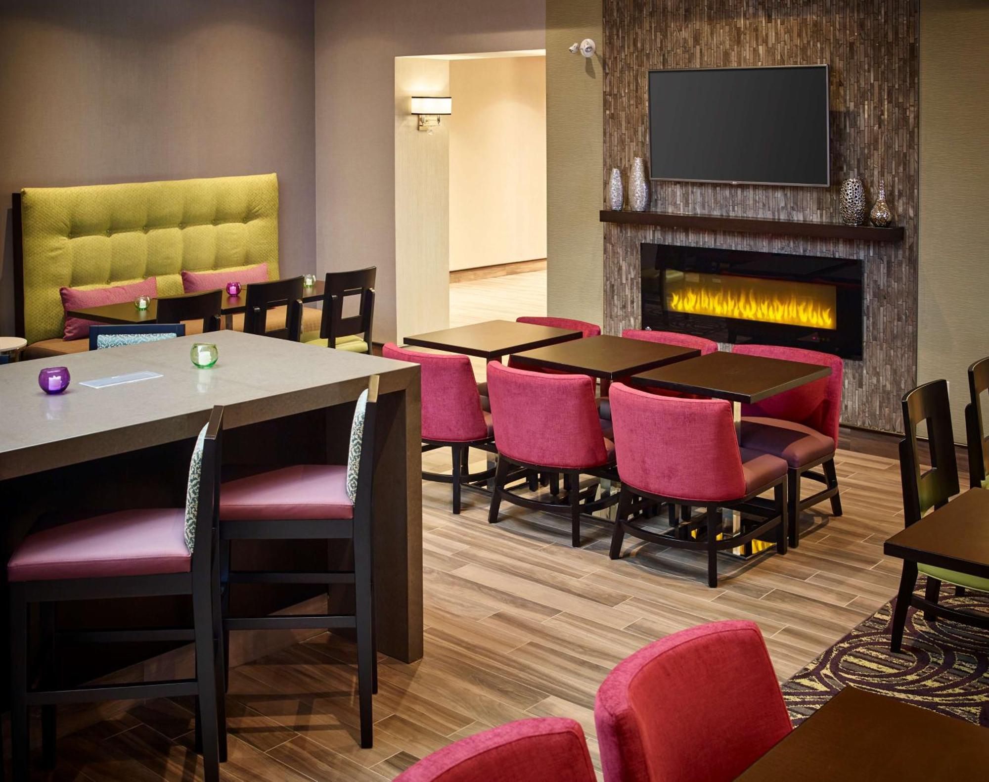 Hampton Inn By Hilton Timmins Bagian luar foto
