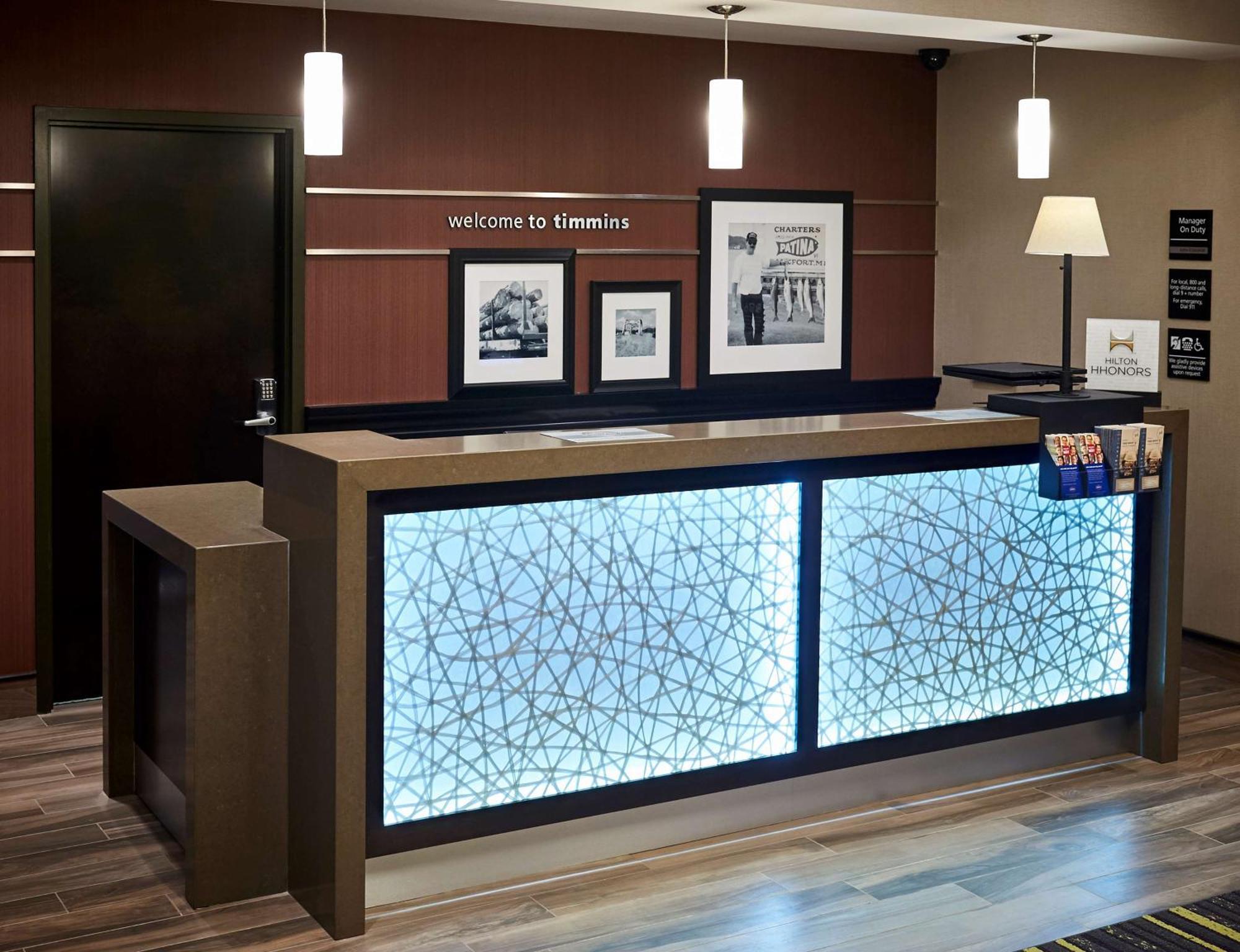 Hampton Inn By Hilton Timmins Bagian luar foto