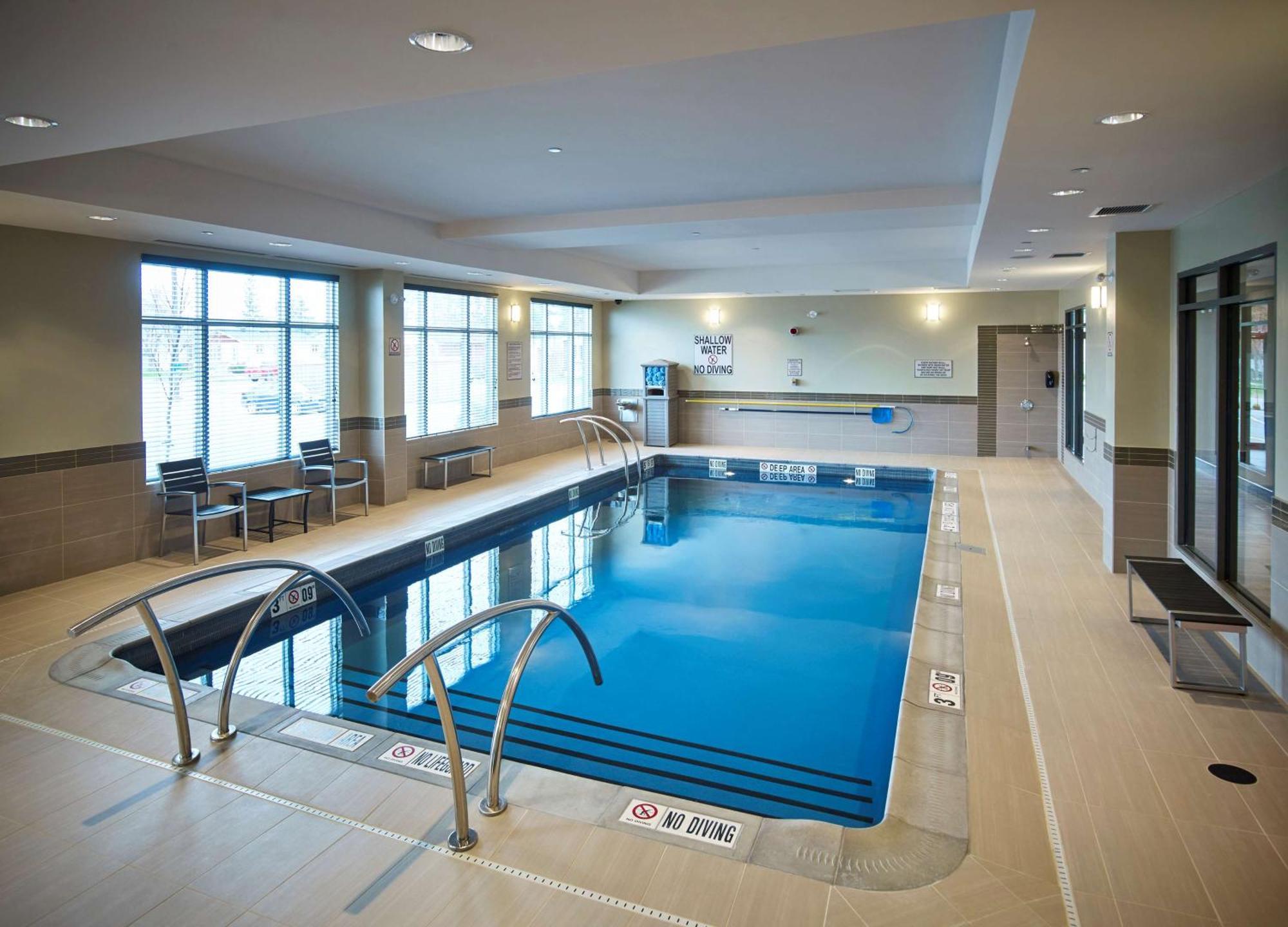 Hampton Inn By Hilton Timmins Bagian luar foto