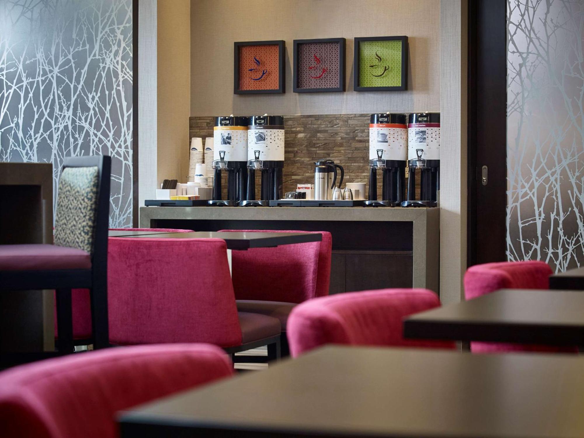 Hampton Inn By Hilton Timmins Bagian luar foto